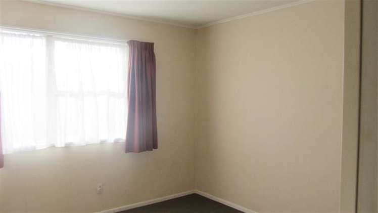 11 Finlow Drive Te Atatu South_9