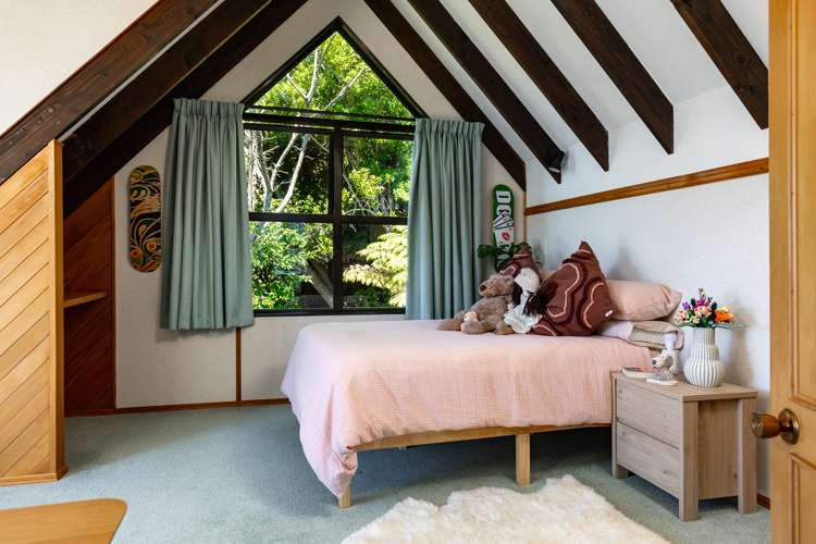 2069 Queen Charlotte Drive Queen Charlotte Sound_16