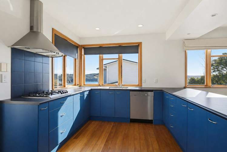 8 Kiriwai Road Paremata_7