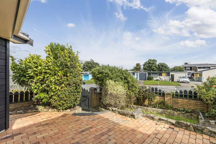 2/4 Richard Street Titahi Bay_14