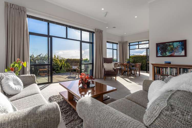 26 Milford Street Aotea_12