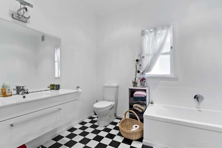 49 Tauhinu Road Miramar_10