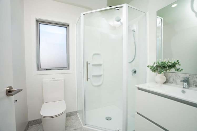 1/75 Barton Street Woolston_6