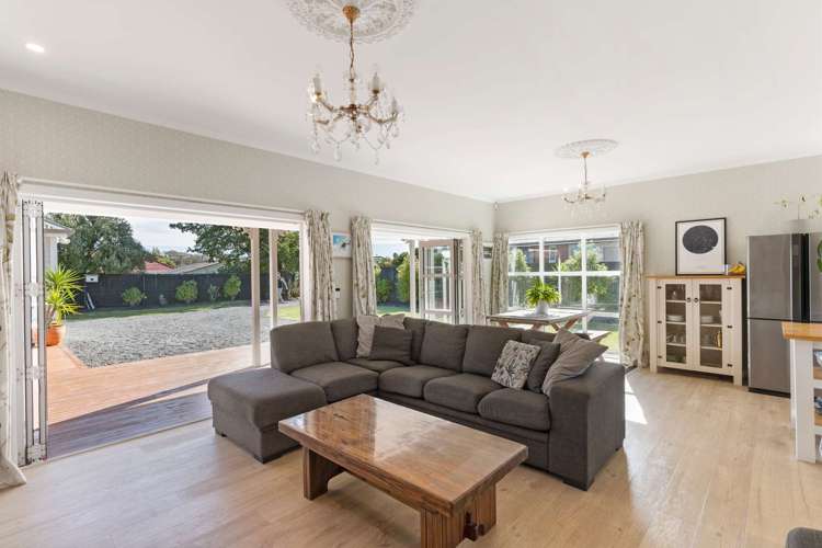 52 Greenhaven Drive Burwood_2