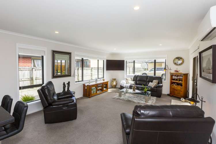 8a Savage Crescent Upper Hutt_2