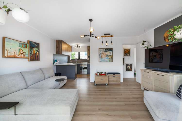 2/1 Forsythe Place Massey_4