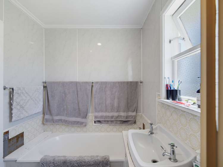 14 Hitchings Ave Onekawa_13