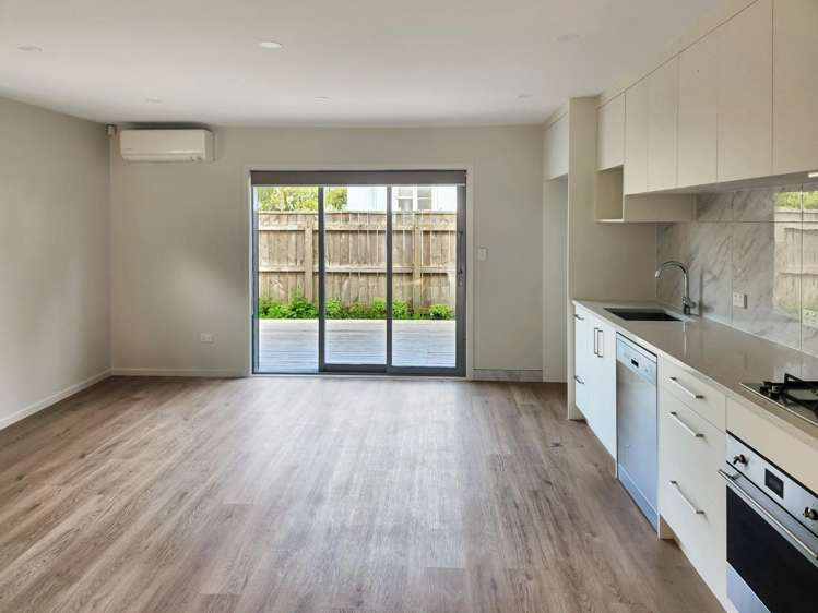 D/6 Russell Street 1371_2