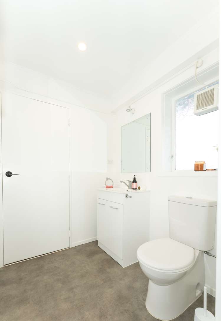 2/19 Britannia Street Petone_7