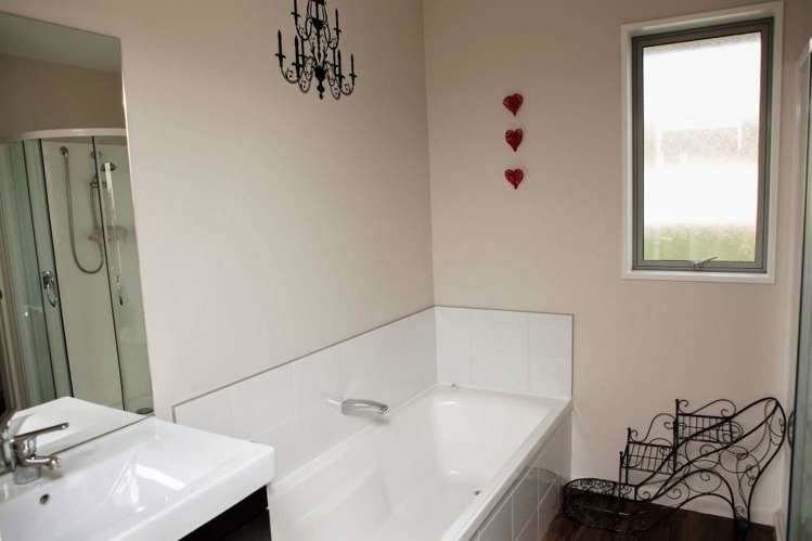 12 Ashley Drive Paroa_15