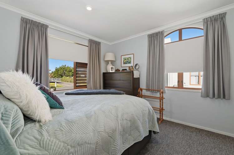 1/8 Cheyne Road (Cotswold Court) Pyes Pa_12