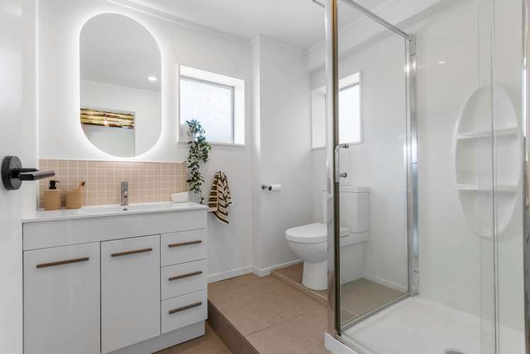 1 Tauhinu Road Greenhithe_24