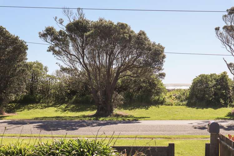 90 Domett Esplanade Cobden_8