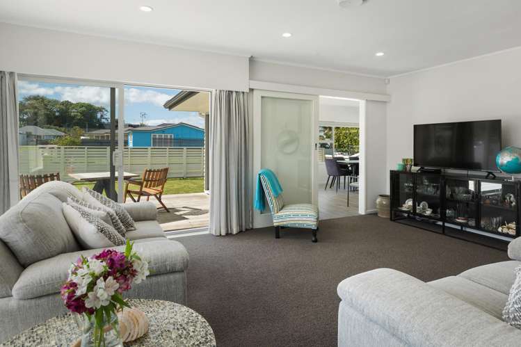 8 Sandleigh Drive Athenree_9