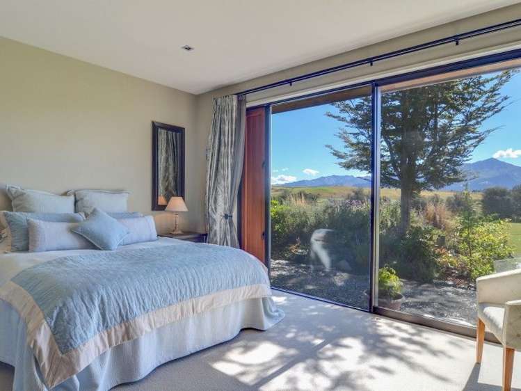 7 Reading Court Jacks Point_9