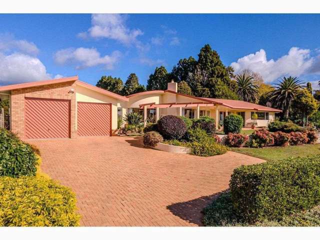 RETRO STYLE 3 BEDROOM HOME IN KERIKERI - $795.00/WEEK