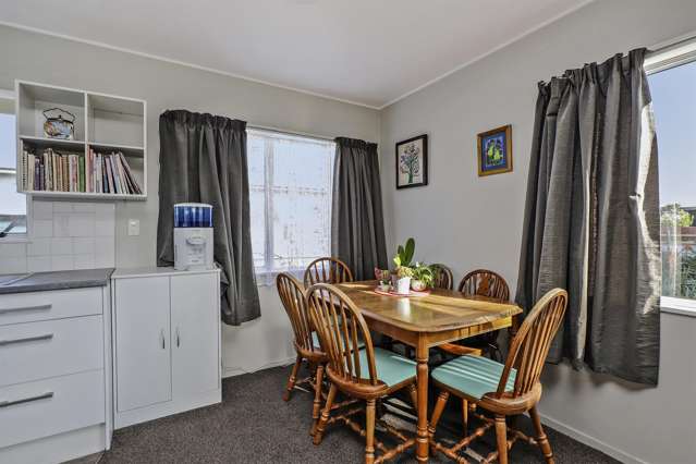 14b Holmes Place Flaxmere_2