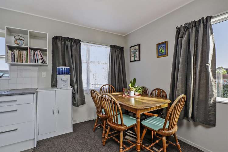 14b Holmes Place Flaxmere_2