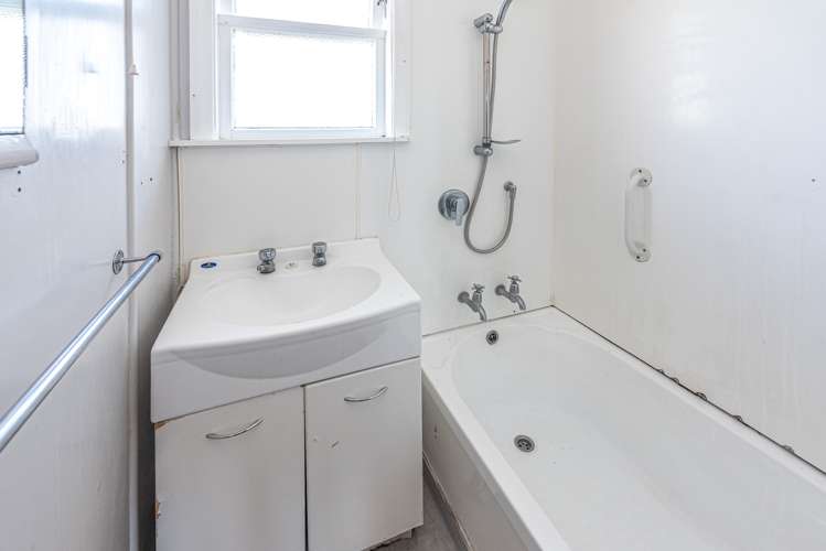 6 Gordon Crescent Marton_17