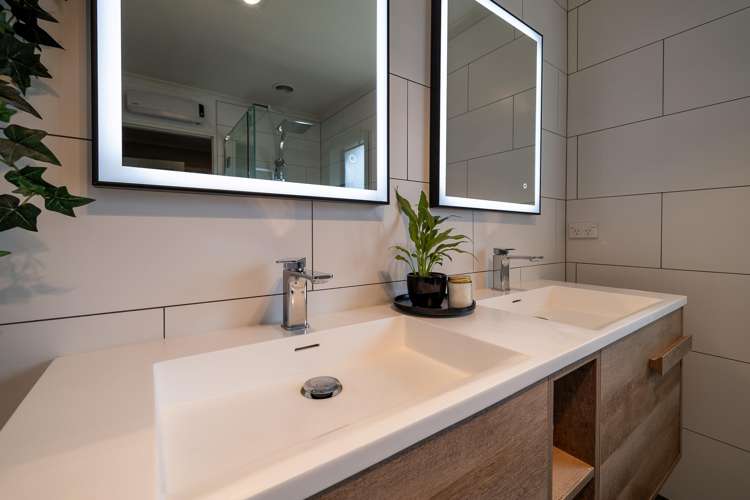 6 Shadbolt Drive Leamington_14