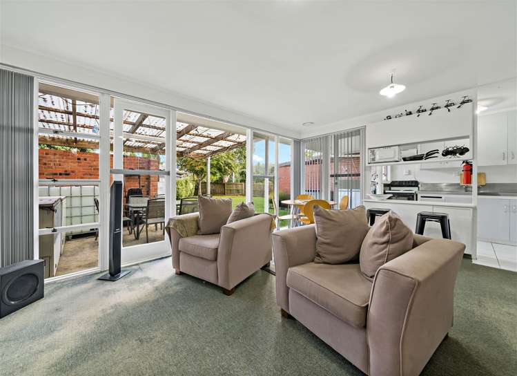 2/7 Alwyn Avenue Te Atatu South_5