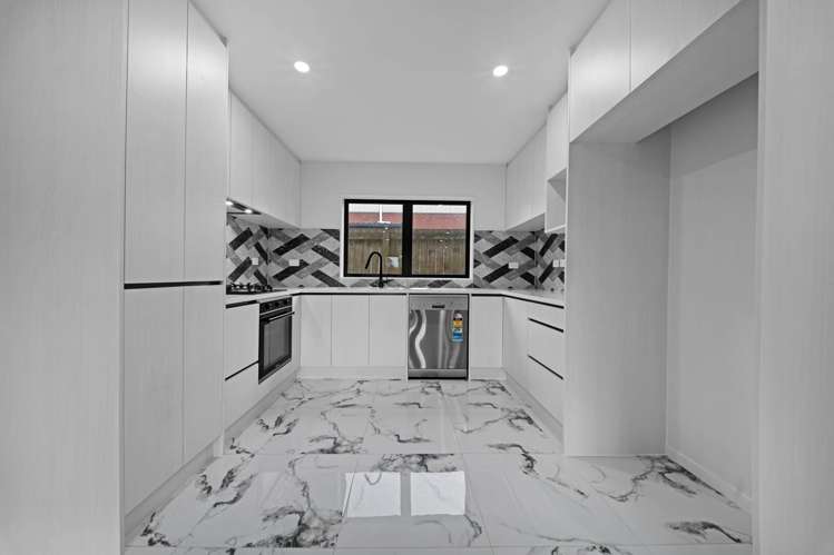 3/8 Friesian Drive Mangere_5
