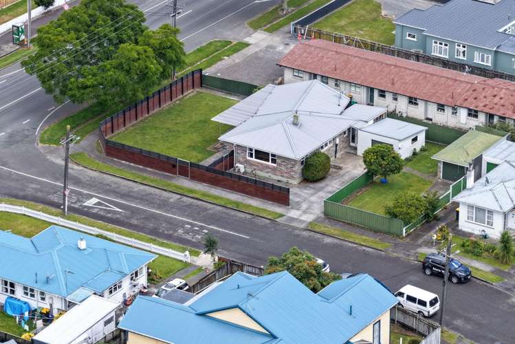 587 Queen Street East Levin_25