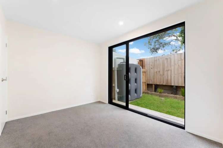 8/10 Orchid Place Te Atatu South_6