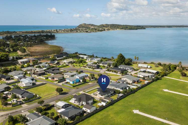 8 Sandleigh Drive Athenree_25