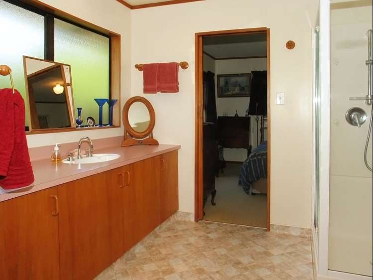 8 Pukerua Beach Road Pukerua Bay_15