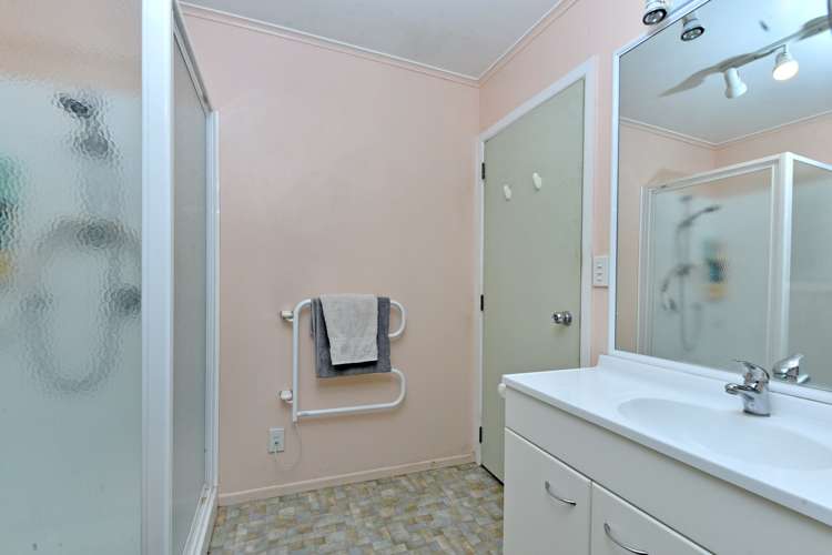 23 Tiri Tiri Road Birkdale_10