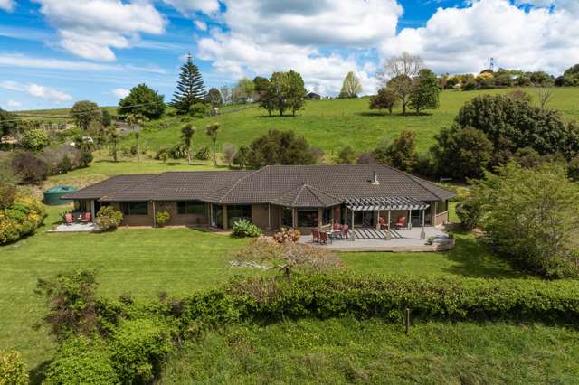 Sprawling family retreat, breathtaking views