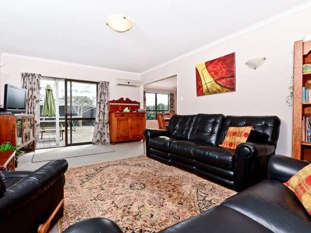 6 Chestnut Place Pukete_4