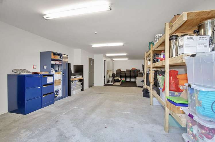 2/6 Raycroft Street Waltham_12