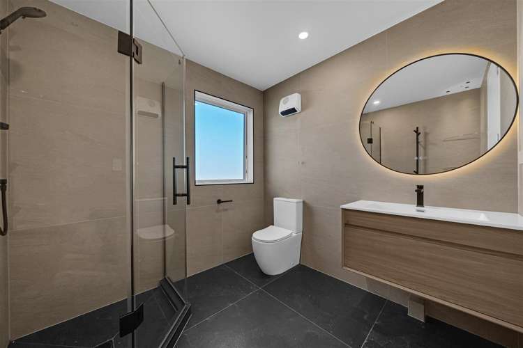 2 Longview Oak Lane Papakura_24