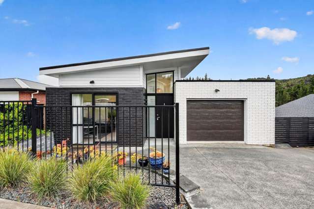 Modern Family Living in Orewa