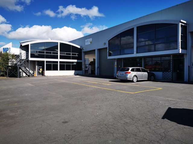 3/33-35 Waipareira Avenue Henderson_1