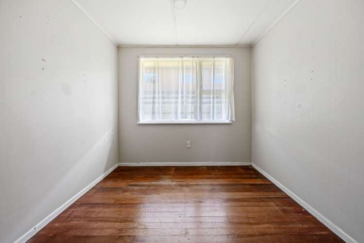 8 Gazeley Avenue Silverdale_8