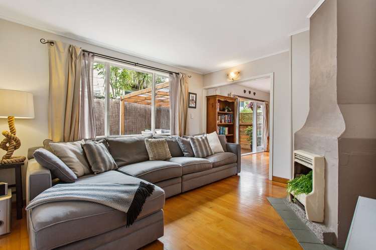 1/49a Lancaster Road Beach Haven_6