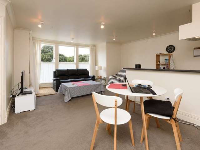 2/33 Hobson Street Thorndon_1