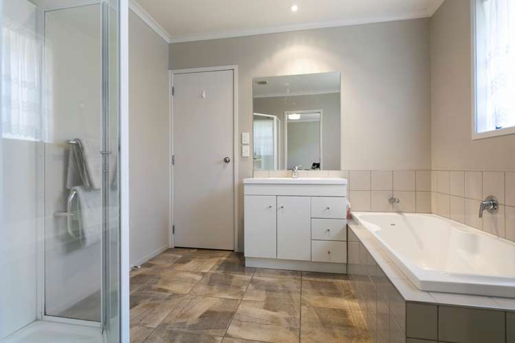 15 Tulip Drive Cambridge_13