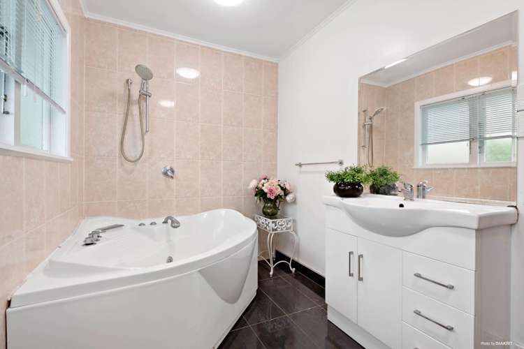 96 Vodanovich Road Te Atatu South_11