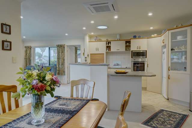 8 Cairns Crescent Rototuna_4