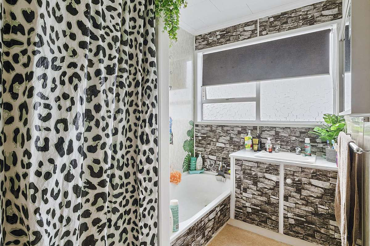 2/10 Birdwood Ave_4