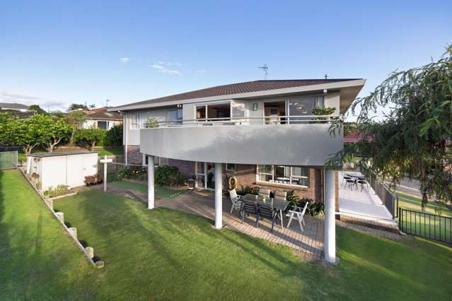 Expansive water views & extended family living