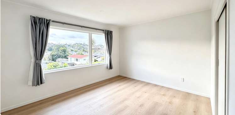 4 Ayton Drive Totara Vale_12
