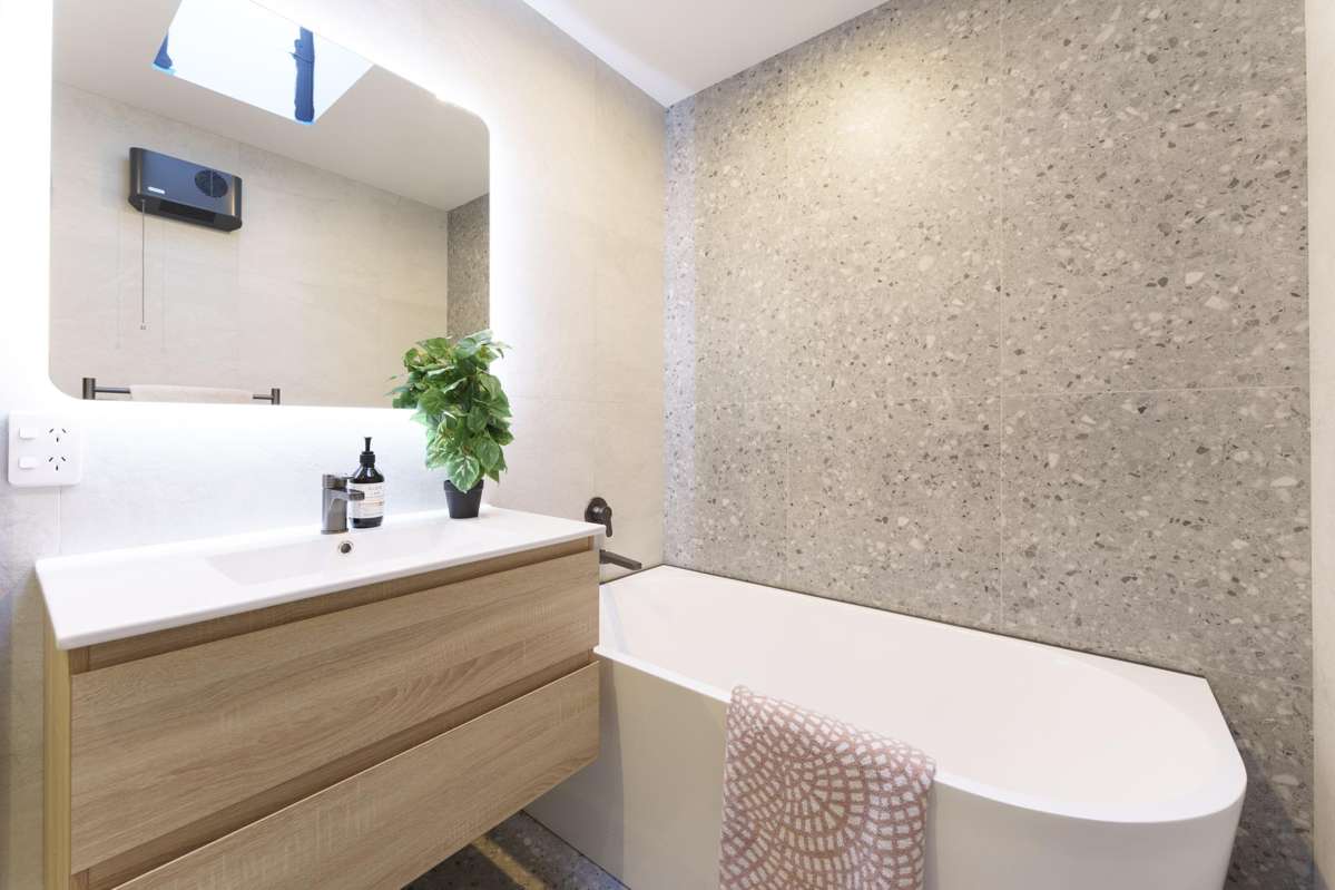 2/7 Glenys Place_4