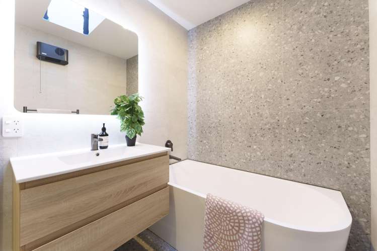 2/7 Glenys Place Broomfield_8