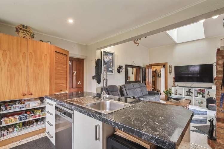 1689b Cust Road Cust_5