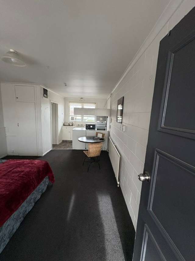 2/279 Fenton Street 1070_2